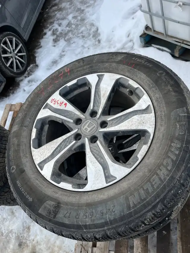 245/65R17 Michelin Winter Tires on OEM Honda CRV 2020