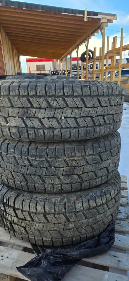 LT275/60R20 Laufenn Tires (Tires Only) 100$ PER TIRE. LAST ONE
